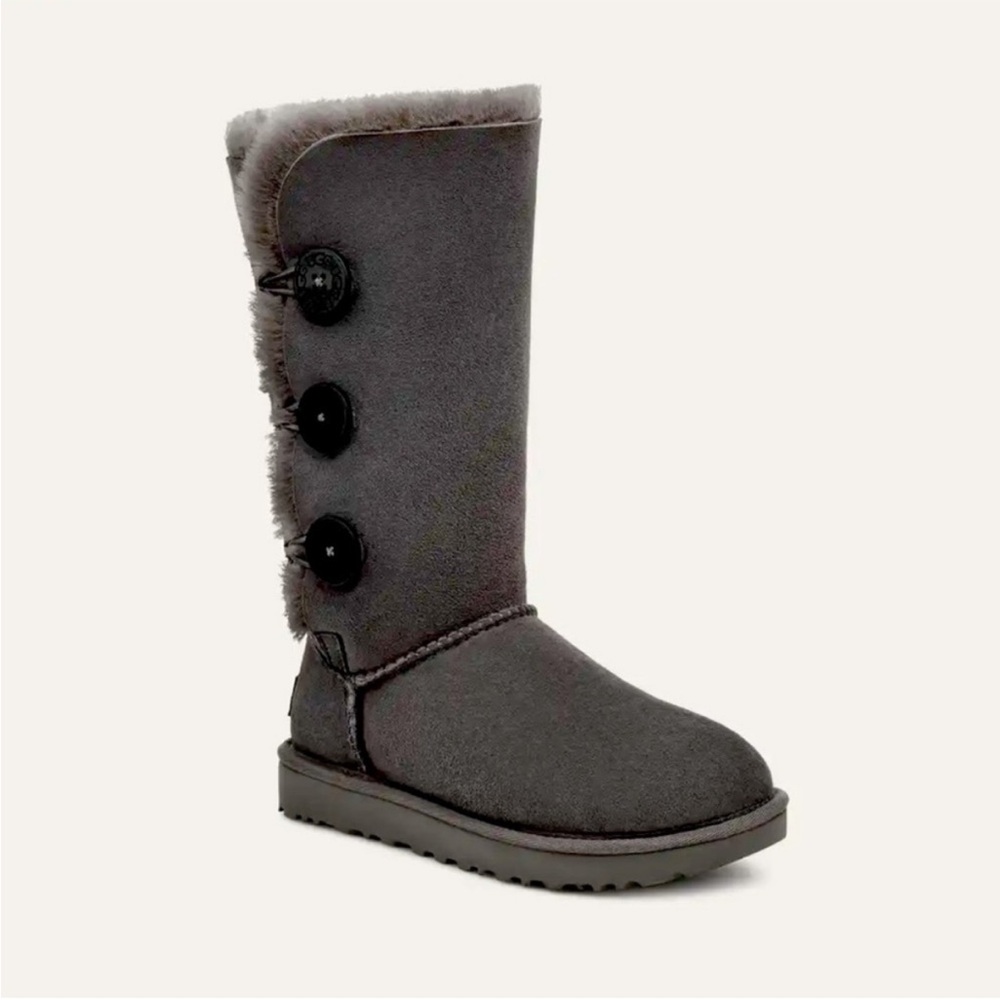 Ugg Gray Bailey Button Triplet Boot Euc - image 1